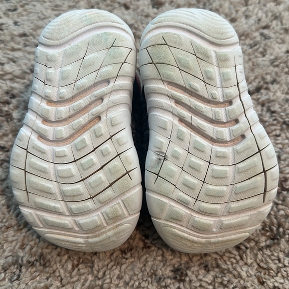 Nike Shoes - Toddler Size 5 - Picture 3 of 4